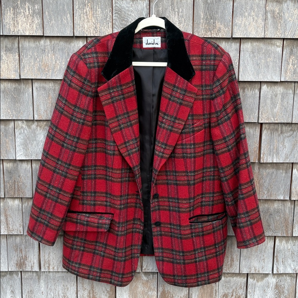 vVintage David N black and red large plaid boxy blazer.